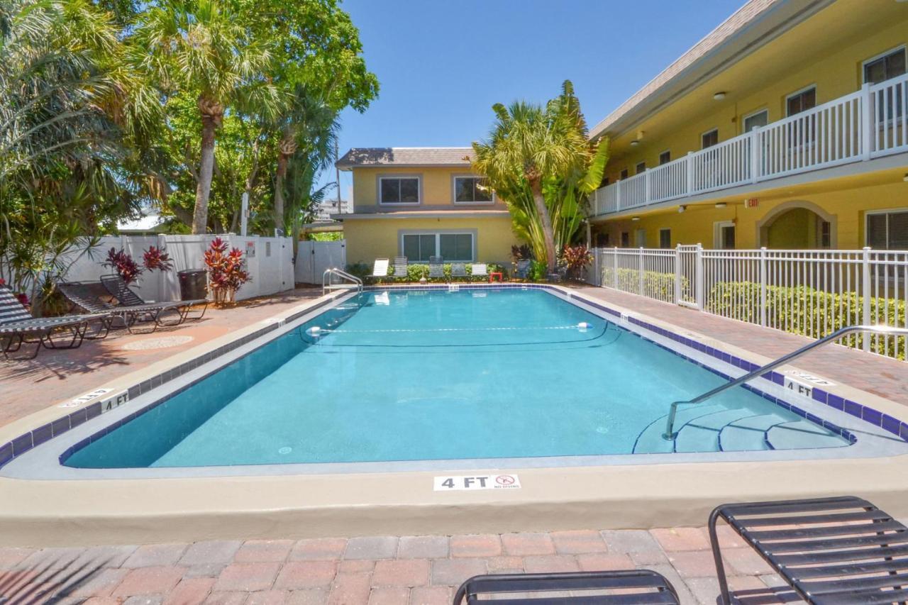 Apartamento Waves 18 St. Pete Beach Exterior foto