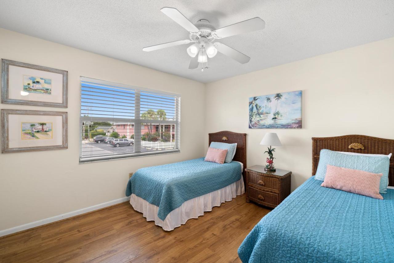 Apartamento Waves 18 St. Pete Beach Exterior foto