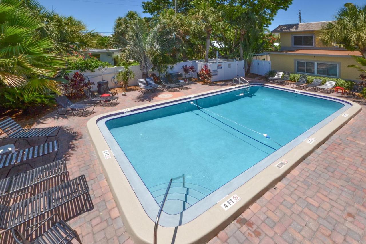 Apartamento Waves 18 St. Pete Beach Exterior foto